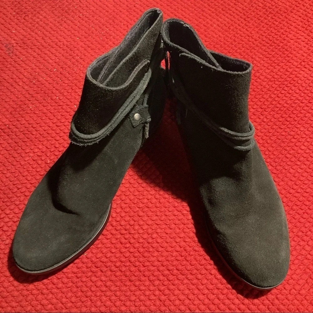 SOREL Sz 9.5  Farah Black Suede Ankle Tassels Pull On Booties